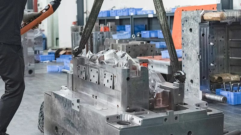 汽车双色内饰模具：揭秘其制造工艺与选型要点**