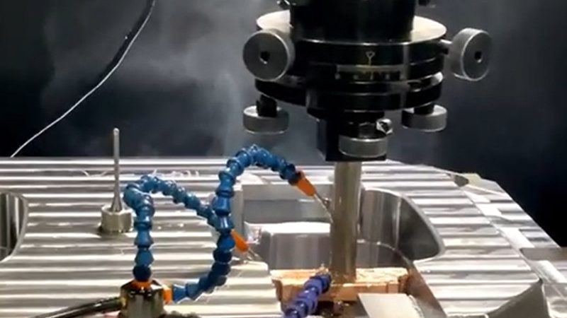 精度等级是五金模具质量的重要指标。在进行小批量定做时，应重点关注以下三个方面：