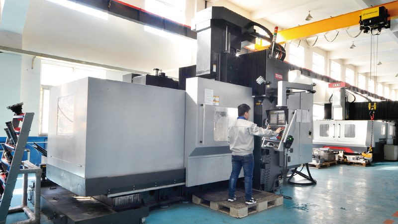 家电注塑模具定制与标准模具：差异解析与应用场景
