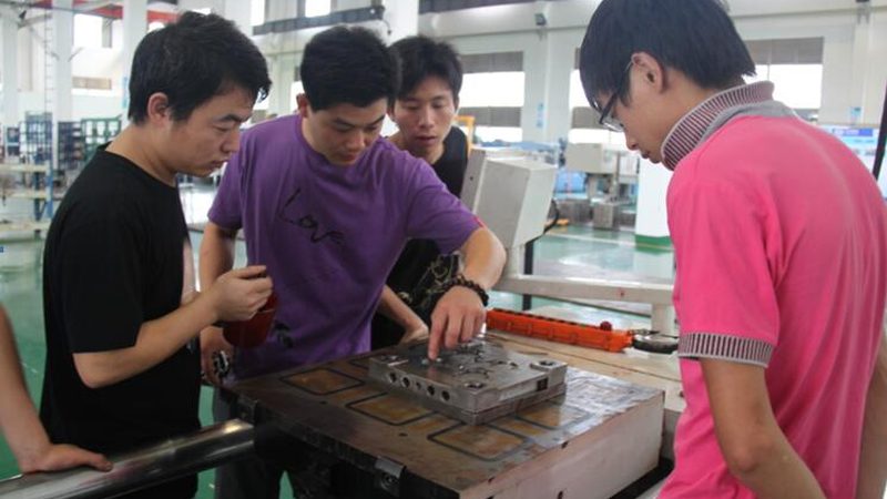 模具钢材718与P20：性能对比与适用场景分析**